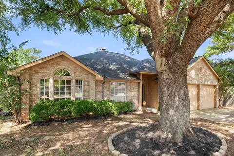 2818 Glen Ridge Dr, Arlington, TX 76016