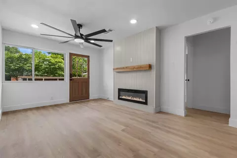 2938 Hillglenn Rd, Dallas, TX 75228