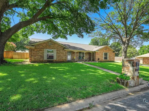 6404 Suncrest Ct, North Richland Hills, TX 76180