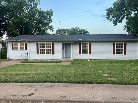 140 Vandenburg Dr, Denison, TX 75020