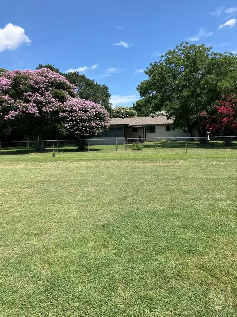 115 E Main St, Gunter, TX 75058