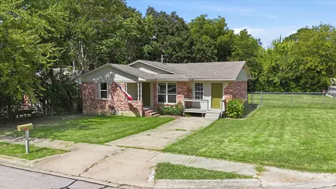 2017 Shawnee St, Denton, TX 76209