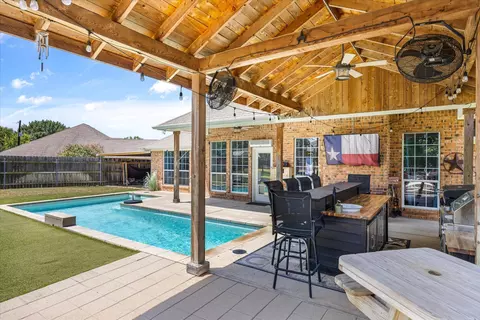 3930 Buena Vista Cir, Granbury, TX 76049