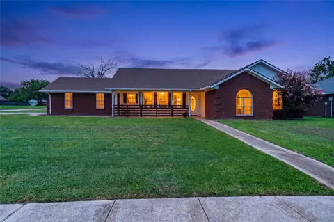 608 Aldridge St, Commerce, TX 75428