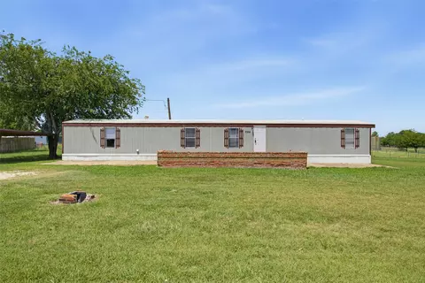 7305 Walden Dr, Joshua, TX 76058