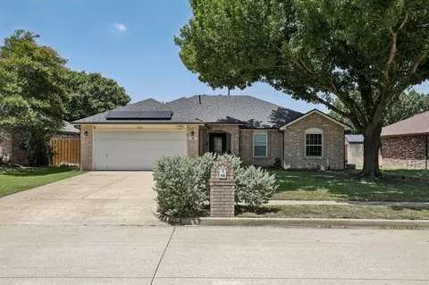 828 Pennsylvania Dr, Saginaw, TX 76131