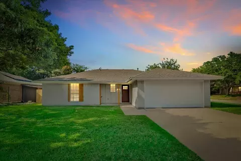 6561 Alta Vista Dr, Watauga, TX 76148