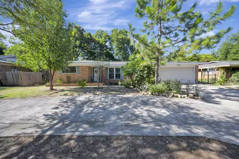 7004 Meadowbrook Dr, Fort Worth, TX 76112