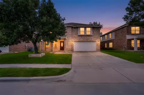653 Condor Trl, Saginaw, TX 76131