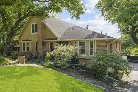 1806 Old Oak Dr, Arlington, TX 76012