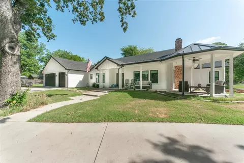 131 Lakeway Ln, Gun Barrel City, TX 75156