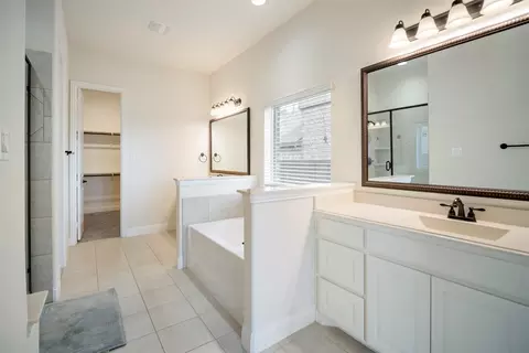 Bath - 2526 Thayne Dr, Anna, TX 75409 photo 2 of 4