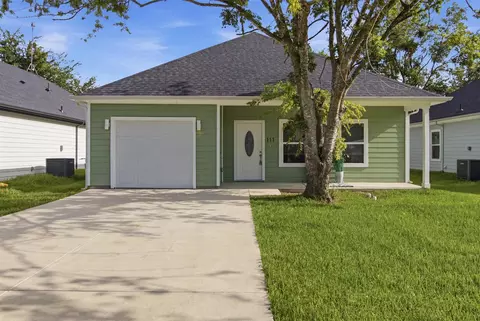 111 Newton Ln, Gun Barrel City, TX 75156