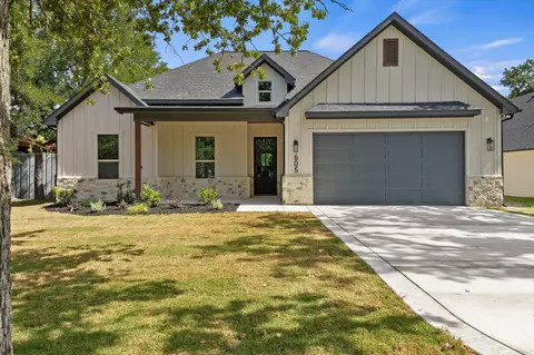 605 N Stewart St, Azle, TX 76020