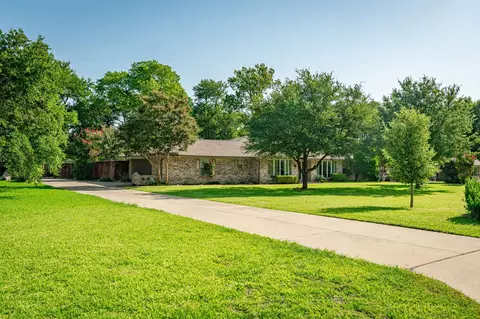Exterior - 175 Moonlight Dr, Murphy, TX 75094 photo 2 of 10