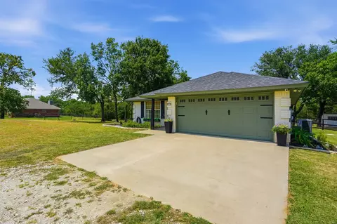 Exterior - 986 Eagles Way, Springtown, TX 76082 photo 11 of 13