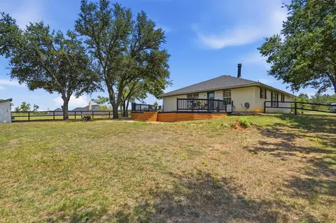 Exterior - 986 Eagles Way, Springtown, TX 76082 photo 10 of 13