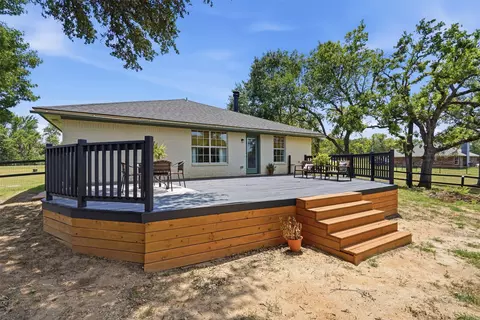 Exterior - 986 Eagles Way, Springtown, TX 76082 photo 7 of 13