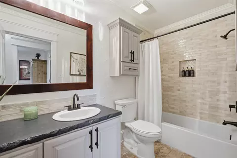 Bath - 986 Eagles Way, Springtown, TX 76082 photo 2 of 2