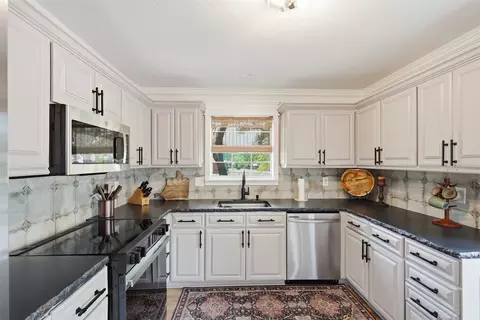 Kitchen - 986 Eagles Way, Springtown, TX 76082 photo 1 of 3