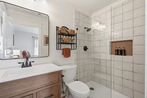 Bath - 986 Eagles Way, Springtown, TX 76082 photo 1 of 2