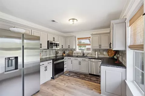 Kitchen - 986 Eagles Way, Springtown, TX 76082 photo 2 of 3