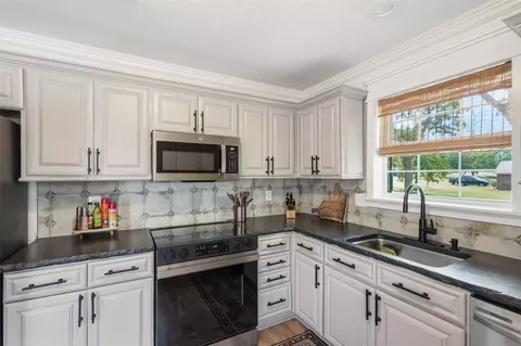 Kitchen - 986 Eagles Way, Springtown, TX 76082 photo 3 of 3