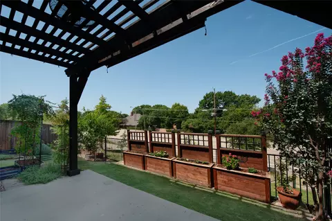 291 Moorland Dr, Richardson, TX 75080