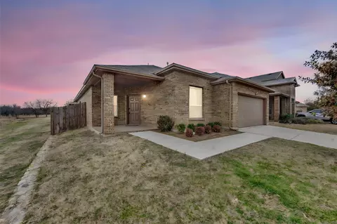 144 Creek Terrace Dr, Saginaw, TX 76131