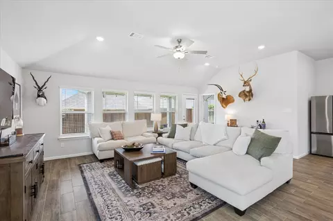 8924 Flying Eagle Ln, Fort Worth, TX 76131