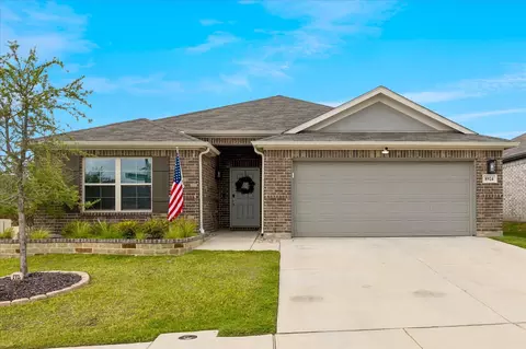8924 Flying Eagle Ln, Fort Worth, TX 76131