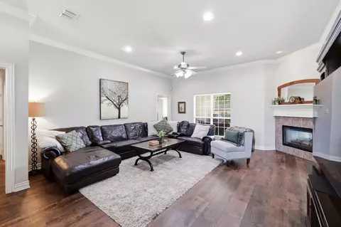 Living - 313 Ithaca Dr, Longview, TX 75604 photo 1 of 1
