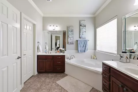 Bath - 313 Ithaca Dr, Longview, TX 75604 photo 1 of 4