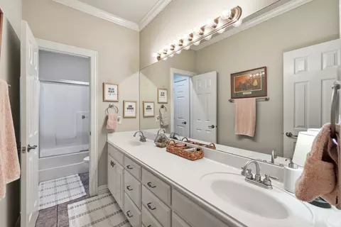 Bath - 313 Ithaca Dr, Longview, TX 75604 photo 3 of 4