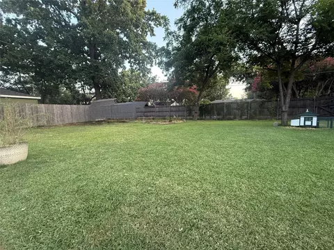 669 Harter Rd, Dallas, TX 75218