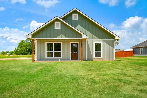 705 Daniel St, Blossom, TX 75416