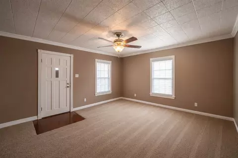 909 N Main St, Ector, TX 75439 photo 4