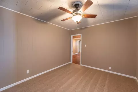 909 N Main St, Ector, TX 75439 photo 6
