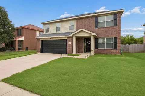 812 Eagle Dr, Saginaw, TX 76131