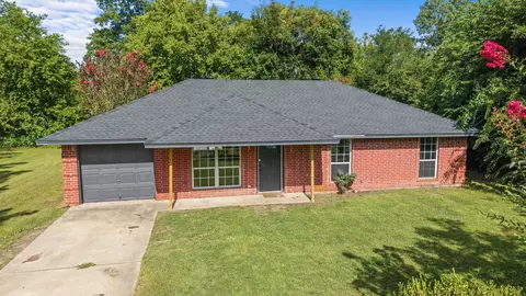 235 Hickory St, Blossom, TX 75416