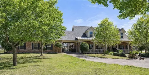 9001 Sawgrass Ct, Granbury, TX 76049