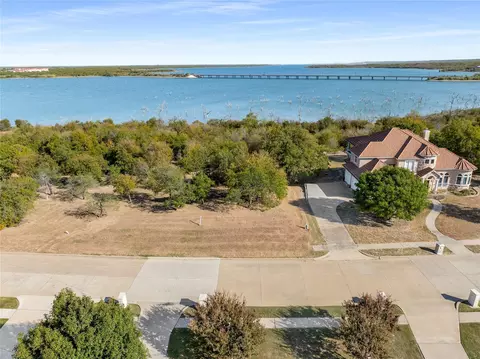 1123 Mallard Pointe Dr, Grand Prairie, TX 75104 photo 5