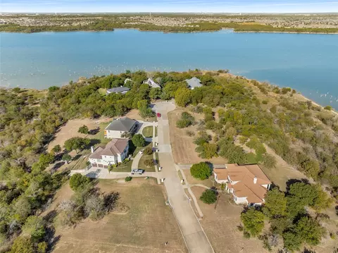 1123 Mallard Pointe Dr, Grand Prairie, TX 75104 photo 3