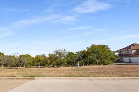 1123 Mallard Pointe Dr, Grand Prairie, TX 75104 photo 12