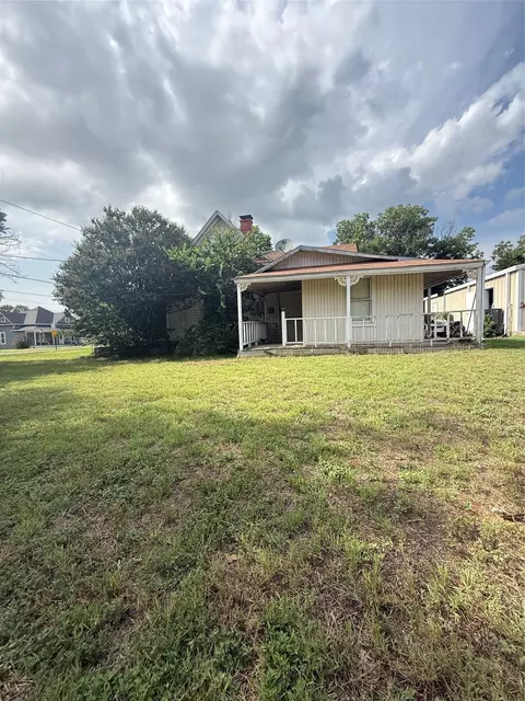 Exterior - 803 Third St, Bangs, TX 76823 photo 4 of 8