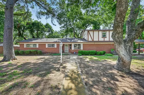 1800 Pecan Park Dr, Arlington, TX 76012