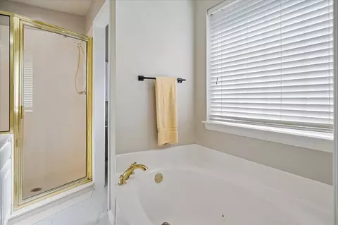 Bath - 1509 Milla Ct, Euless, TX 76039 photo 2 of 4