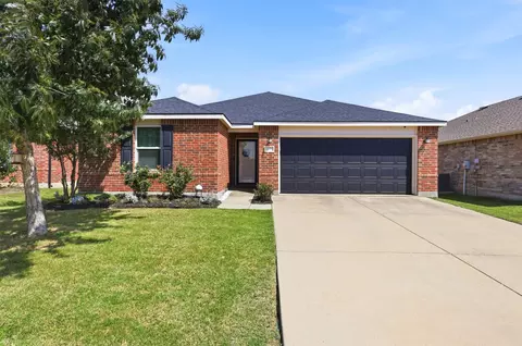 5925 Mountain Bluff Dr, Fort Worth, TX 76179