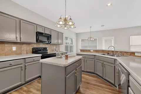 710 Bowie Ln, Mansfield, TX 76063