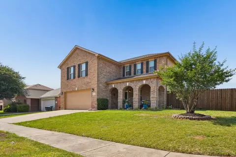 1825 Lynnwood Hills Dr, Fort Worth, TX 76112